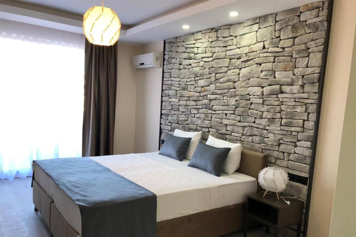 Classic Room | Minibar, in-room safe