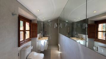 Chambre Supérieure avec lits jumeaux, vue montagne | Salle de bain