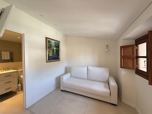 Deluxe Suite | Living area | Flat-screen TV
