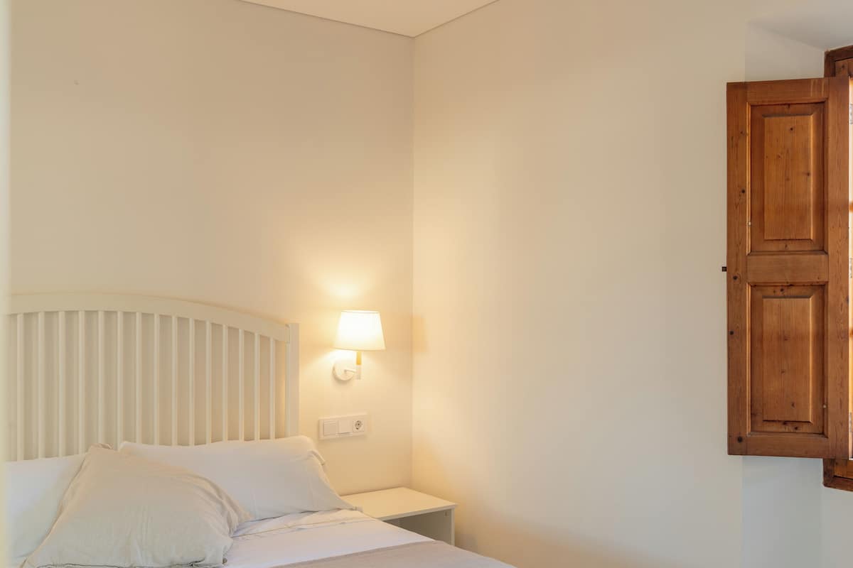 Habitación estándar doble | 1 dormitorio, ropa de cama de alta calidad, edredones de plumas