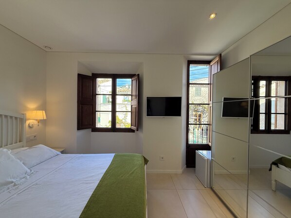 1 bedroom, premium bedding, down duvets, soundproofing