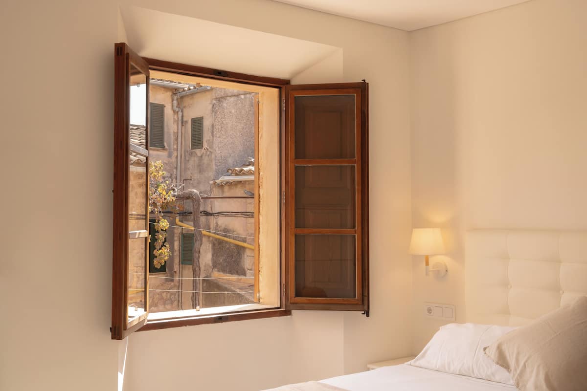 Habitación superior, no fumadores | 1 dormitorio, ropa de cama de alta calidad, edredones de plumas