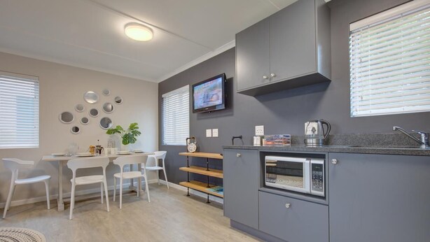 Executive Apartment, 2 Bedrooms | Private kitchen - 22 @ Chelsea (George)