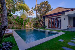 Outdoor pool, pool loungers