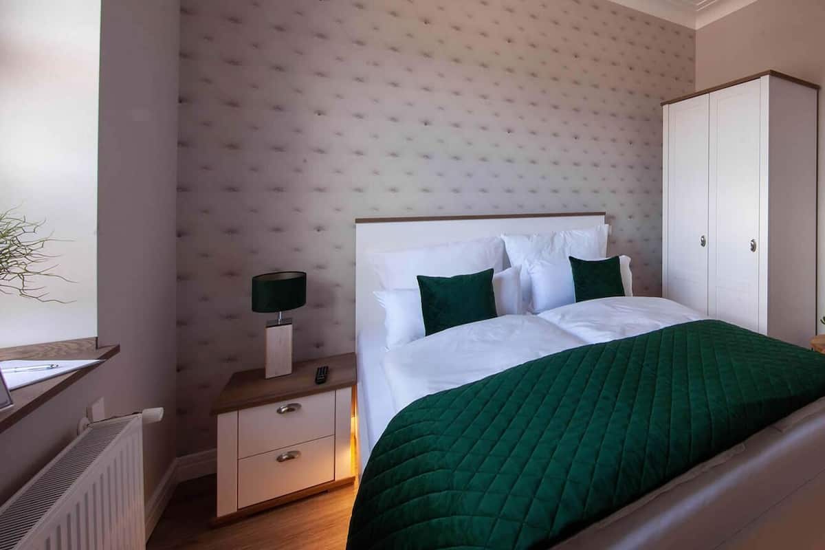 In-room safe, free WiFi, bed sheets