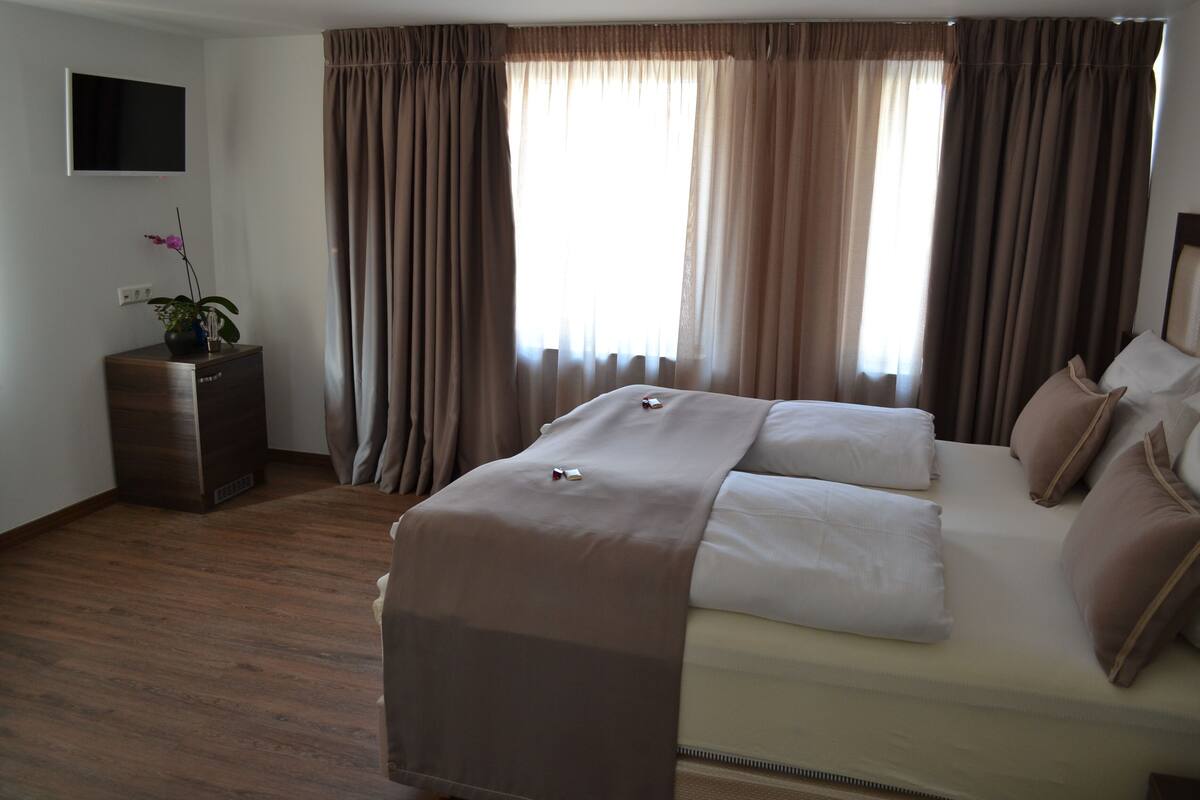 Biancheria da letto ipoallergenica, minibar, una cassaforte in camera