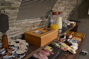 Se ofrece un desayuno continental entre semana (por un coste adicional)