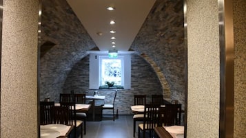 Daily continental breakfast (EUR 8 per person)