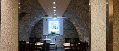 Daily continental breakfast (EUR 8 per person)