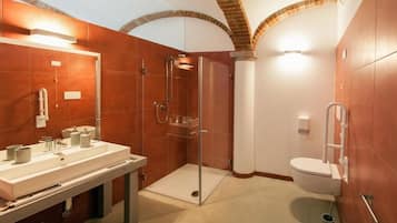 Doppelzimmer | Badezimmer | Dusche, Haartrockner, Bidet, Handtücher