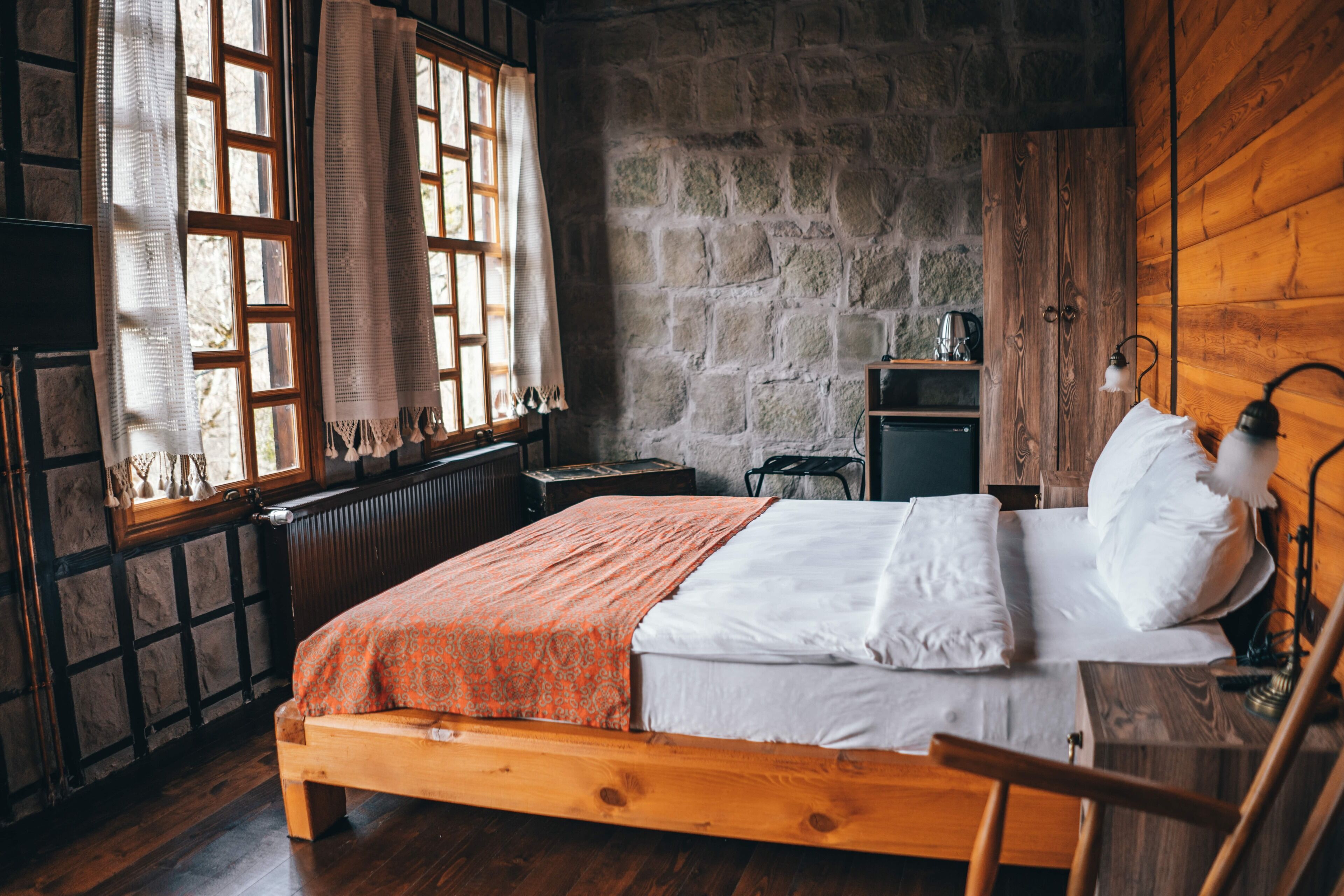 standard room | minibar, in-room safe, free wifi, bed sheets