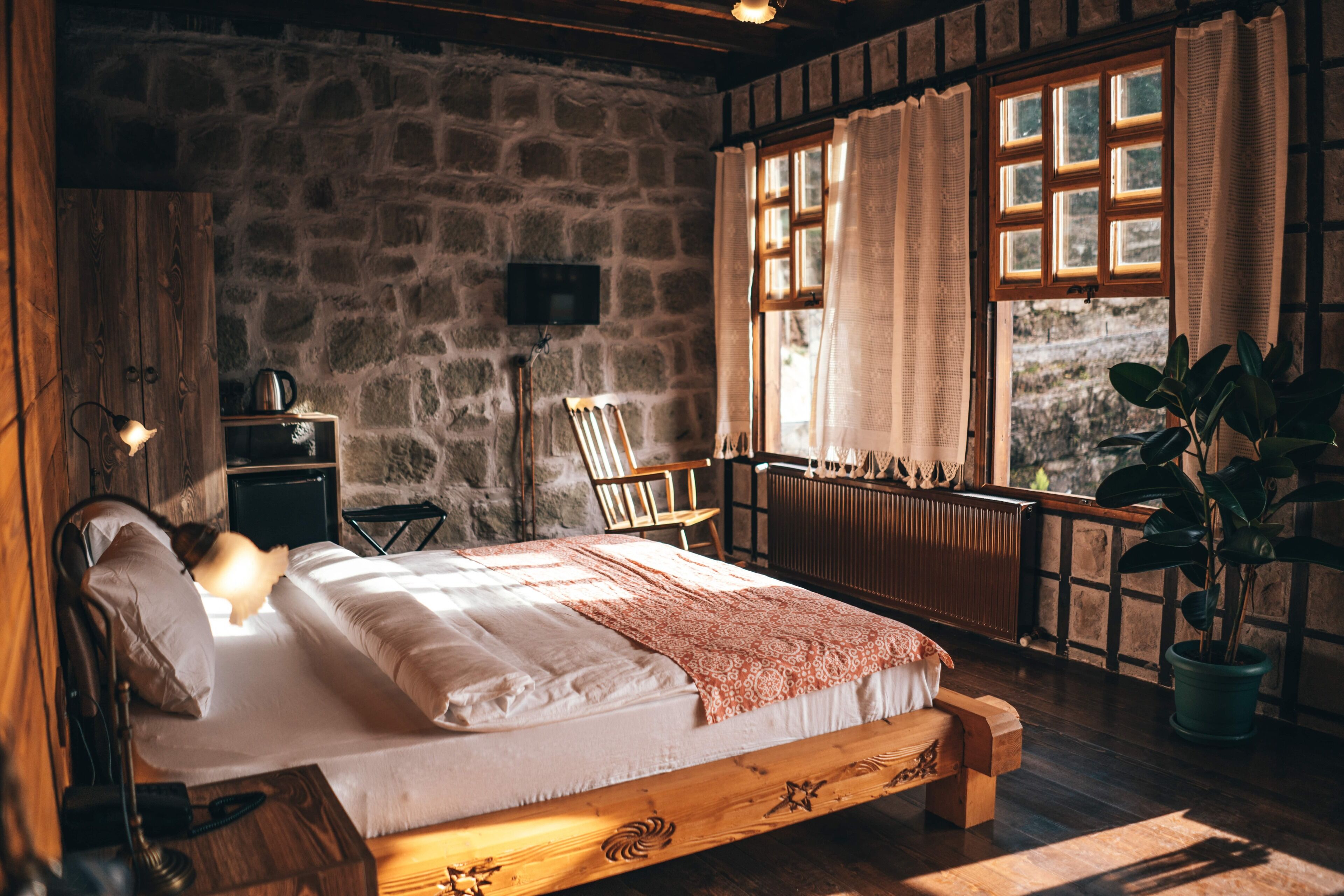 deluxe room | minibar, in-room safe, free wifi, bed sheets