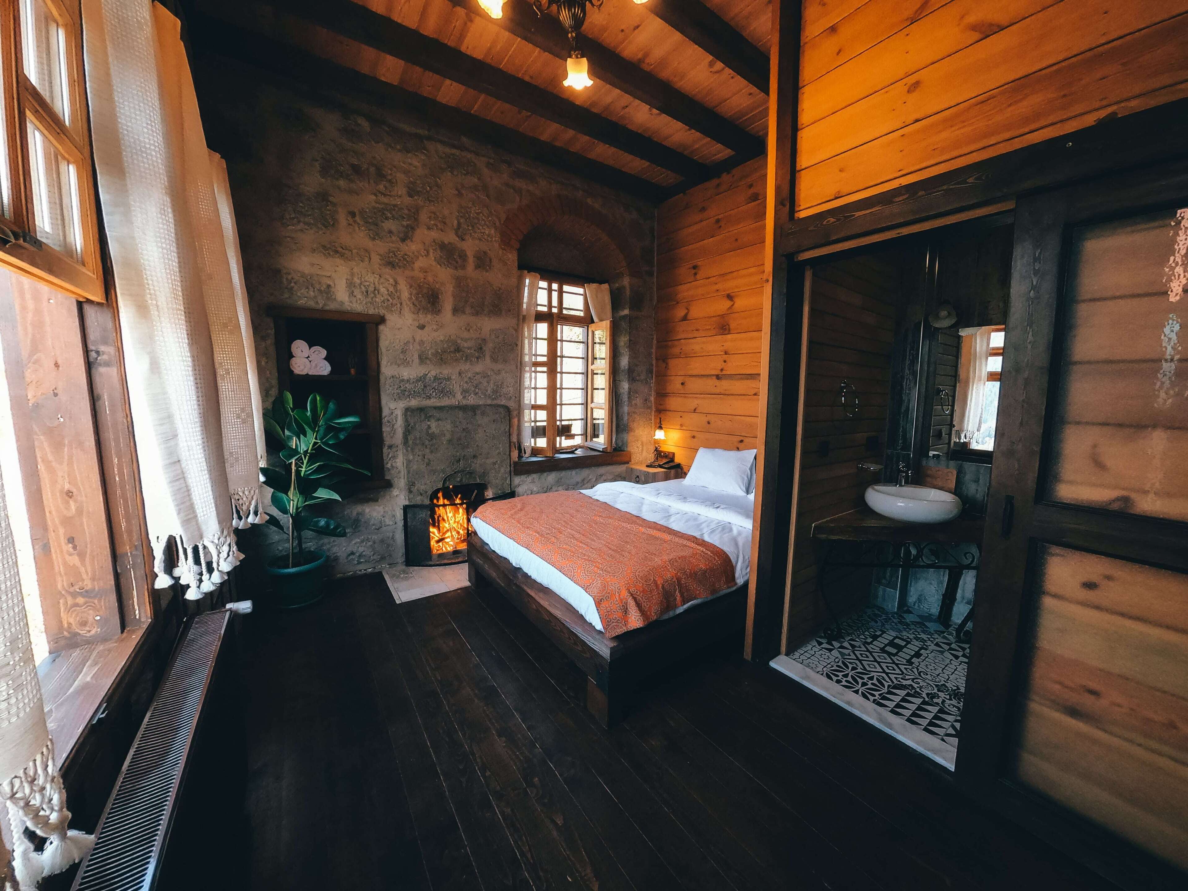 standard room | minibar, in-room safe, free wifi, bed sheets