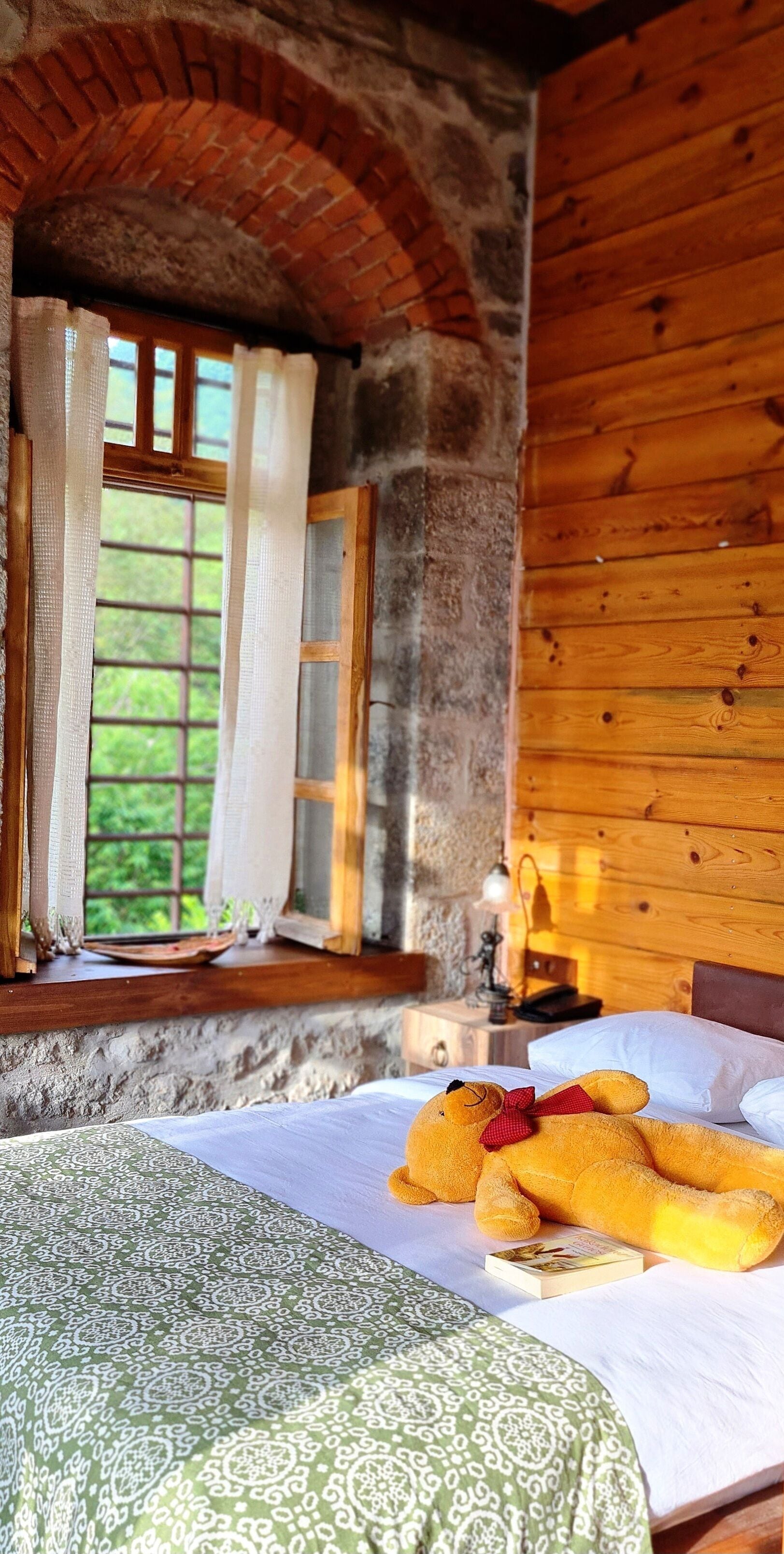 standard room | minibar, in-room safe, free wifi, bed sheets