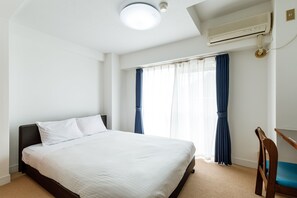 Double Room | Desk, free WiFi, bed sheets