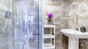 Maison mitoyenne Luxe | Douche de la salle de bain