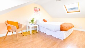 5 habitaciones, escritorio y espacio para trabajar con laptop 