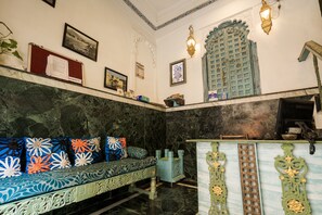 Pintu masuk interior