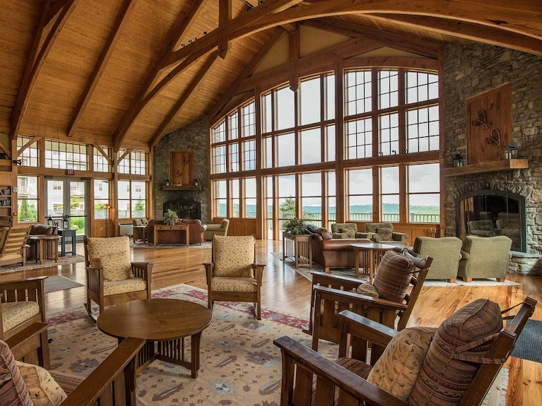Soaring Eagle #402: 2 Bedrooms, 2 Full Baths: Slope Side, Hot Tubs. Underground Parking. - Snowshoe, WV