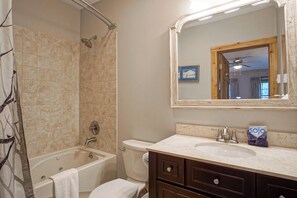Combined shower/tub, hair dryer, towels