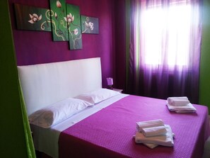 Double Room, Ensuite, City View | Individually decorated, free cribs/infant beds, free WiFi, bed sheets - B&B Night & Day (Cosenza)