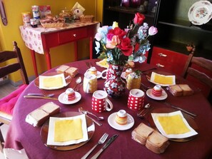 Free daily self-serve breakfast - B&B Night & Day (Cosenza)