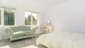 Bathwick Hideaway | 5 bedrooms, individually decorated, individually furnished, desk