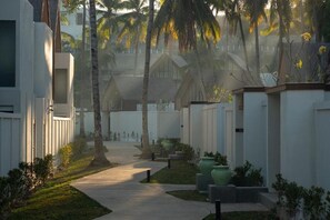 Property grounds - Duplex Villa with Private Pool and Beach Access 5 (Nusa Tenggara Barat)