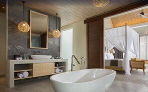 Hair dryer, towels, shampoo, toilet paper - Duplex Villa with Private Pool and Beach Access 10 (Nusa Tenggara Barat)