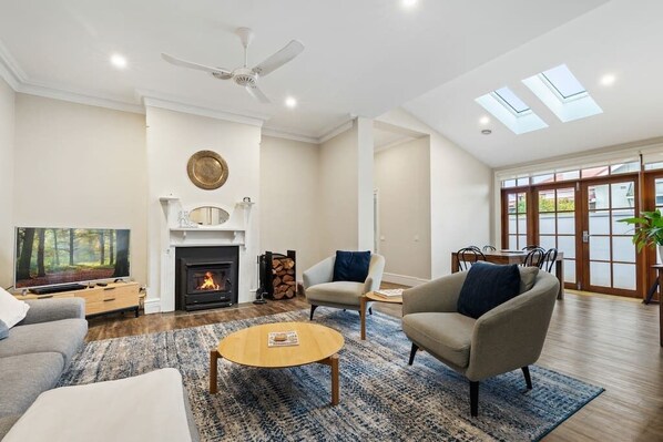 TV, fireplace, offices - Heritage Home on March - Amazing Location (Orange)