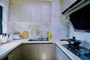 Standardzimmer, 3 Schlafzimmer | Eigene Küche | Kühlschrank, Herdplatte, Wasserkocher, Kochgeschirr/Geschirr/Besteck