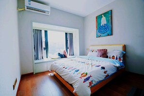 Standardzimmer, 3 Schlafzimmer | Schreibtisch, Verdunkelungsvorhänge, kostenloses WLAN, Bettwäsche