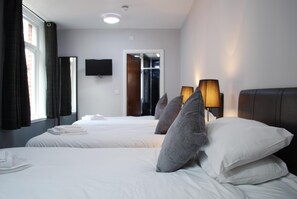 Individually decorated, individually furnished, laptop workspace - The Liverpool Inn Hotel (Liverpool)