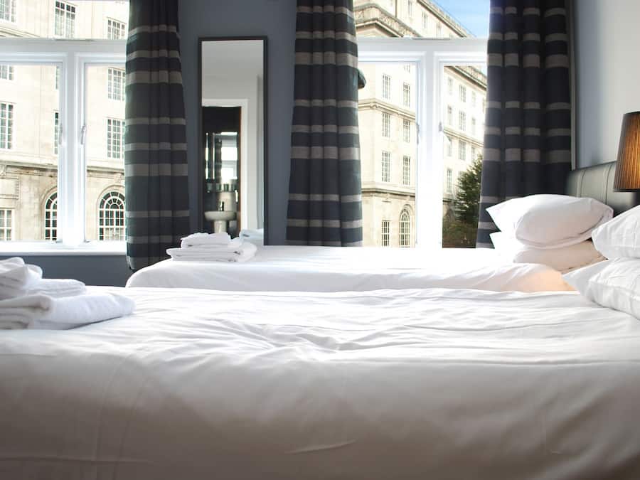 Tomannsrom | Individuelt dekorert, individuelt innredet og skrivebord for bærbar PC