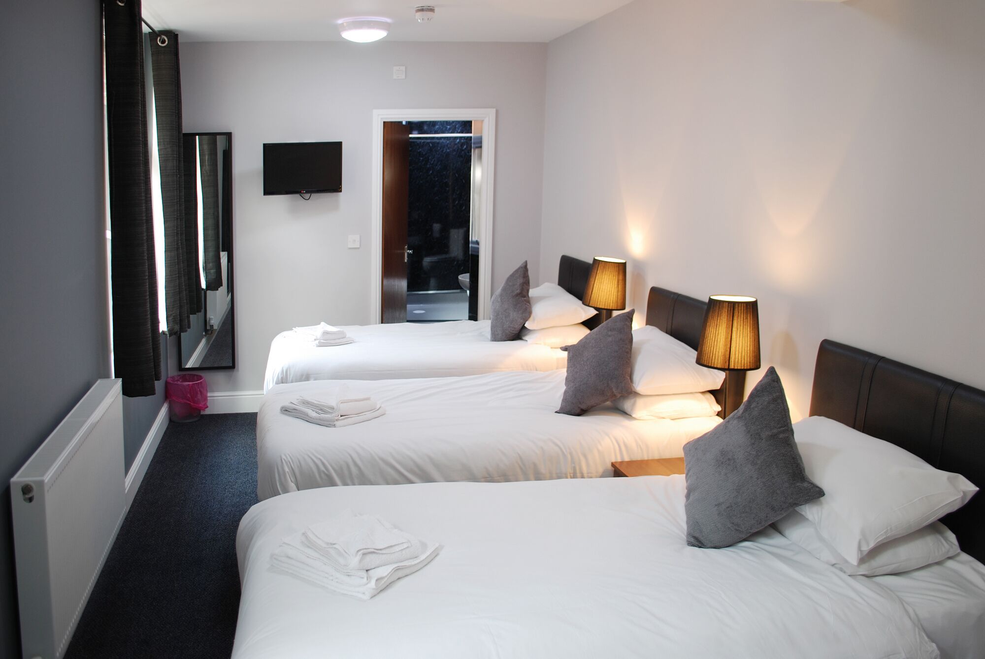 triple room | individually decorated, individually furnished, laptop workspace