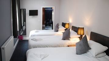 Triple Room | Individually decorated, individually furnished, laptop workspace