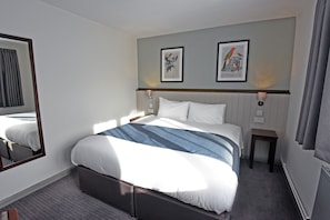 Superior Room | Desk, free WiFi, bed sheets