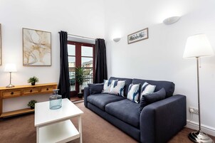 Apartamento básico, 1 cama doble, no fumadores | Servicio de la habitación