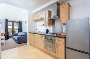 Apartamento básico, 1 cama doble, no fumadores | Servicio de la habitación