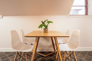 Basic Apartment, 2 Bedrooms, Non Smoking | In-room dining - Elliot Suite No9 - Donnini Apartments (Ayr)