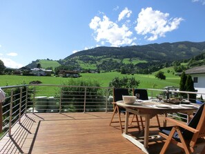 Balcony - Spacious Apartment in Walchen near Ski Area (Piesendorf)