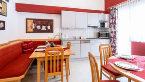Unclassified image, 3 of 12, button - Cozy Apartment With Sauna, Ski Storage, Balcony, Garden (Viehhofen)