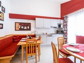 2 bedrooms, bed sheets - Cozy Apartment With Sauna, Ski Storage, Balcony, Garden (Viehhofen)