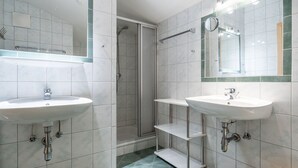 Unclassified image, 4 of 12, button - Cozy Apartment With Sauna, Ski Storage, Balcony, Garden (Viehhofen)