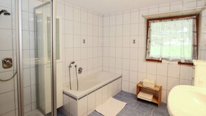 Apartment | Badezimmer
