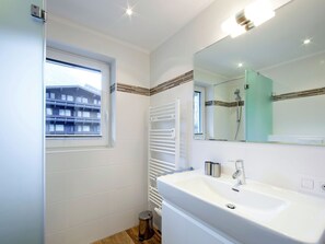 Apartment | Bathroom - Charming Apartment in Finkenberg With Sauna (Finkenberg)
