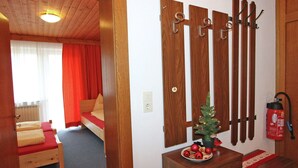 3 bedrooms, individually furnished, bed sheets - Cozy Apartment in Mayrhofen With Balcony (Schwendau)