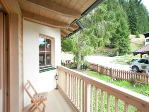 Balcony - Luxurious Holiday Home in Salzburg With Sauna (Saalbach-Hinterglemm)