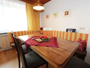 Dining - Spacious Holiday Home in Mayrhofen near Ski Area (Schwendau)