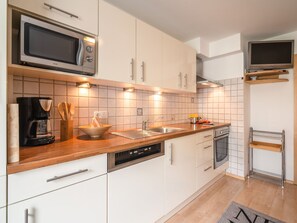 Apartment | Eigene Küche | Wasserkocher mit Kaffee-/Teezubehör, Mikrowelle, Ofen, Geschirrspüler